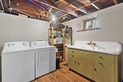 3260 S Dayfield Ave, Milwaukee, WI 53207 - Photo 25