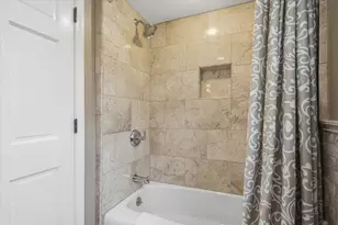 7505 N Links Way, Fox Point, WI 53217 - Photo 31