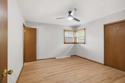 10915 W Harvard Ln, Wauwatosa, WI 53226 - Photo 13