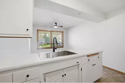 10915 W Harvard Ln, Wauwatosa, WI 53226 - Photo 9