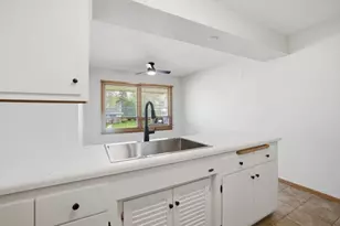 10915 W Harvard Ln, Wauwatosa, WI 53226 - Photo 9