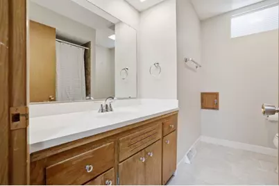10915 W Harvard Ln, Wauwatosa, WI 53226 - Photo 15