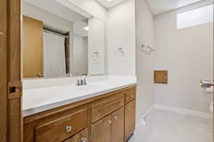 10915 W Harvard Ln, Wauwatosa, WI 53226 - Photo 15