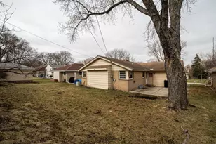 10915 W Harvard Ln, Wauwatosa, WI 53226 - Photo 21