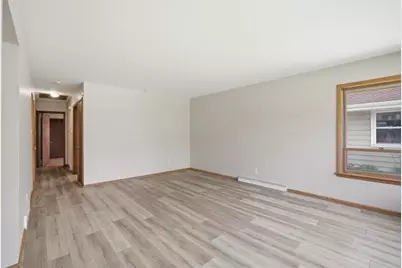 10915 W Harvard Ln, Wauwatosa, WI 53226 - Photo 11