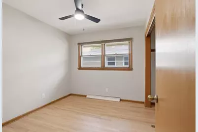 10915 W Harvard Ln, Wauwatosa, WI 53226 - Photo 17