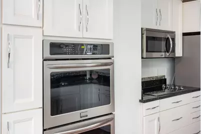 1610 N Prospect Ave #903, Milwaukee, WI 53202 - Photo 9