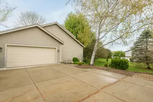 1215 Timber Ridge, Pewaukee, WI 53072 - Photo 41