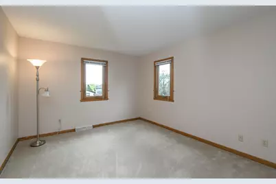 1215  Timber Rdg, Pewaukee, WI 53072 - Photo 25