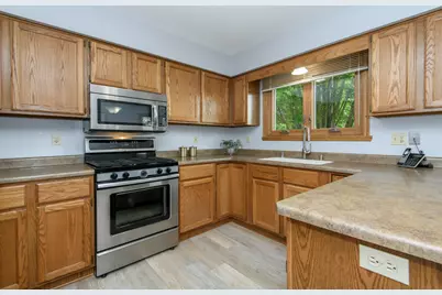 1215  Timber Rdg, Pewaukee, WI 53072 - Photo 7