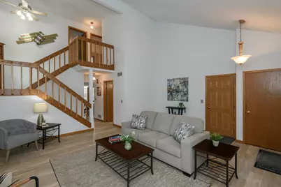 1215  Timber Rdg, Pewaukee, WI 53072 - Photo 3