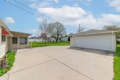 W149N8153  Winchester St, Menomonee Falls, WI 53051 - Photo 5