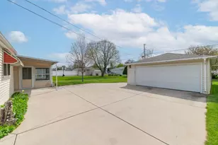 W149N8153 Winchester St, Menomonee Falls, WI 53051 - Photo 5