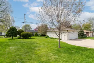W149N8153 Winchester St, Menomonee Falls, WI 53051 - Photo 7