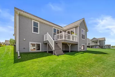 723  Autumn Ridge Ln, Hartford, WI 53027 - Photo 3