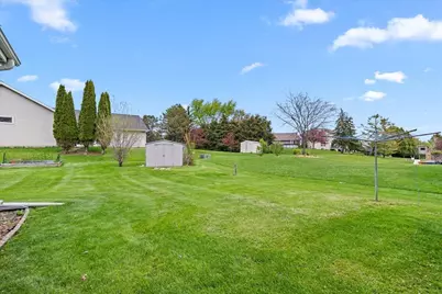 1015  Squire Ln, West Bend, WI 53090 - Photo 31