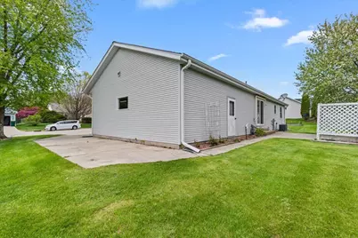 1015  Squire Ln, West Bend, WI 53090 - Photo 33