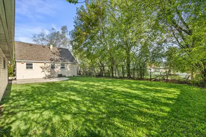 W150N8180  Manhatten Dr, Menomonee Falls, WI 53051 - Photo 39