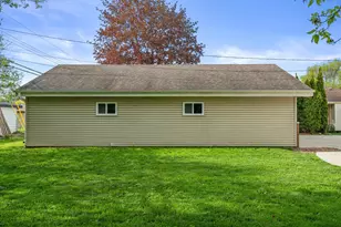 W150N8180 Manhattan Dr, Menomonee Falls, WI 53051 - Photo 5