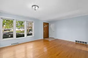 W150N8180 Manhattan Dr, Menomonee Falls, WI 53051 - Photo 15
