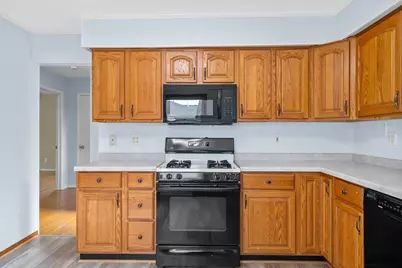 W150N8180  Manhatten Dr, Menomonee Falls, WI 53051 - Photo 13