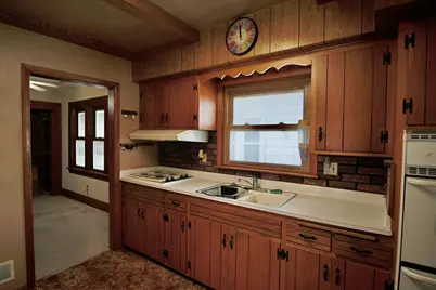2196 S 79th St, West Allis, WI 53219 - Photo 9