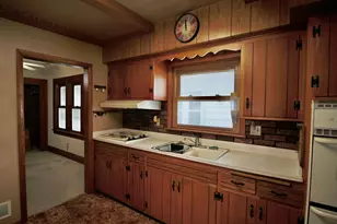 2196 S 79th St, West Allis, WI 53219 - Photo 9