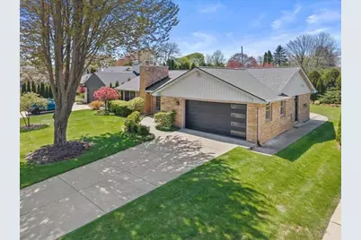 6419 N Lake Dr, Fox Point, WI 53217 - Photo 31