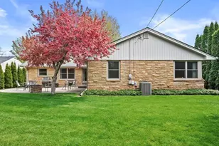 6419 N Lake Dr, Fox Point, WI 53217 - Photo 27