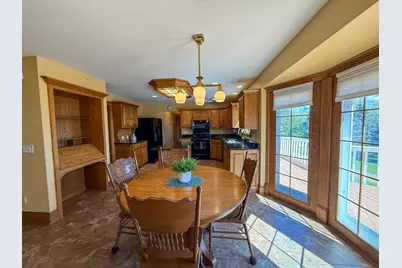 211  Erin Ct, West Bend, WI 53095 - Photo 9