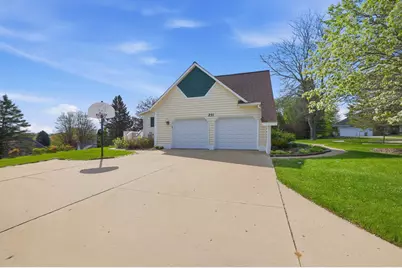 211  Erin Ct, West Bend, WI 53095 - Photo 43