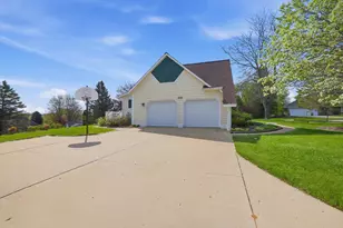211 Erin Ct, West Bend, WI 53095 - Photo 43