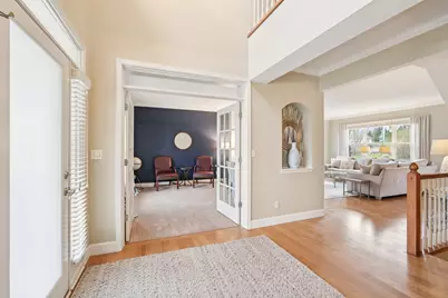 W244N5731  Falcon Dr, Sussex, WI 53089 - Photo 3