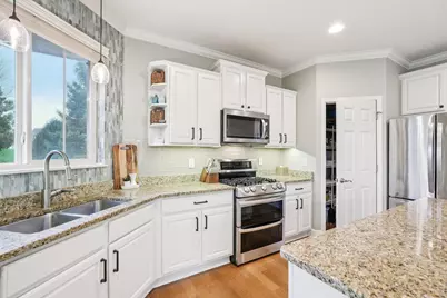 W244N5731  Falcon Dr, Sussex, WI 53089 - Photo 11