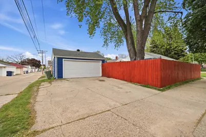 6800 W Ohio Ave, Milwaukee, WI 53219 - Photo 21