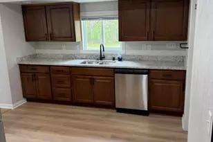 5225 Tuckaway Dr, Greenfield, WI 53221 - Photo 9
