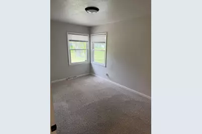 5225  Tuckaway Dr, Greenfield, WI 53221 - Photo 15
