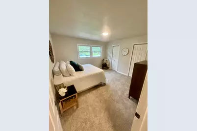 5225  Tuckaway Dr, Greenfield, WI 53221 - Photo 23