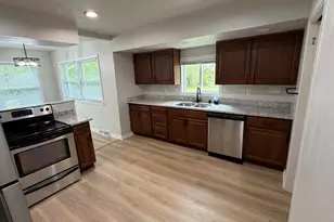 5225 Tuckaway Dr, Greenfield, WI 53221 - Photo 5