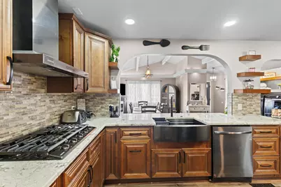 3334 W Lakefield Dr, Milwaukee, WI 53215 - Photo 11