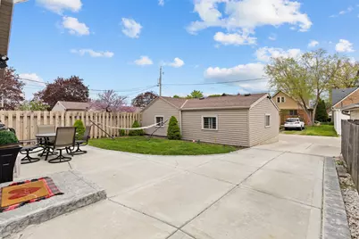 3334 W Lakefield Dr, Milwaukee, WI 53215 - Photo 3