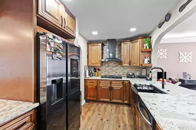 3334 W Lakefield Dr, Milwaukee, WI 53215 - Photo 13