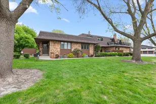 17694 Nassau Dr, Brookfield, WI 53045 - Photo 3