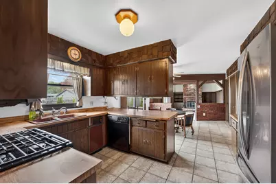 4332  Chekanoff Dr, Racine, WI 53403 - Photo 7