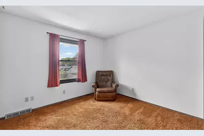 4332  Chekanoff Dr, Racine, WI 53403 - Photo 17