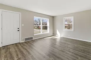 4076 N 93rd St, Wauwatosa, WI 53222 - Photo 9