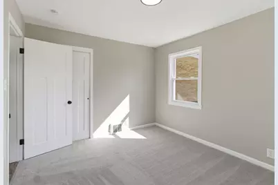 4076 N 93rd St, Wauwatosa, WI 53222 - Photo 9
