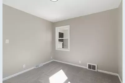 4076 N 93rd St, Wauwatosa, WI 53222 - Photo 15