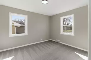 4076 N 93rd St, Wauwatosa, WI 53222 - Photo 9
