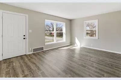 4076 N 93rd St, Wauwatosa, WI 53222 - Photo 11